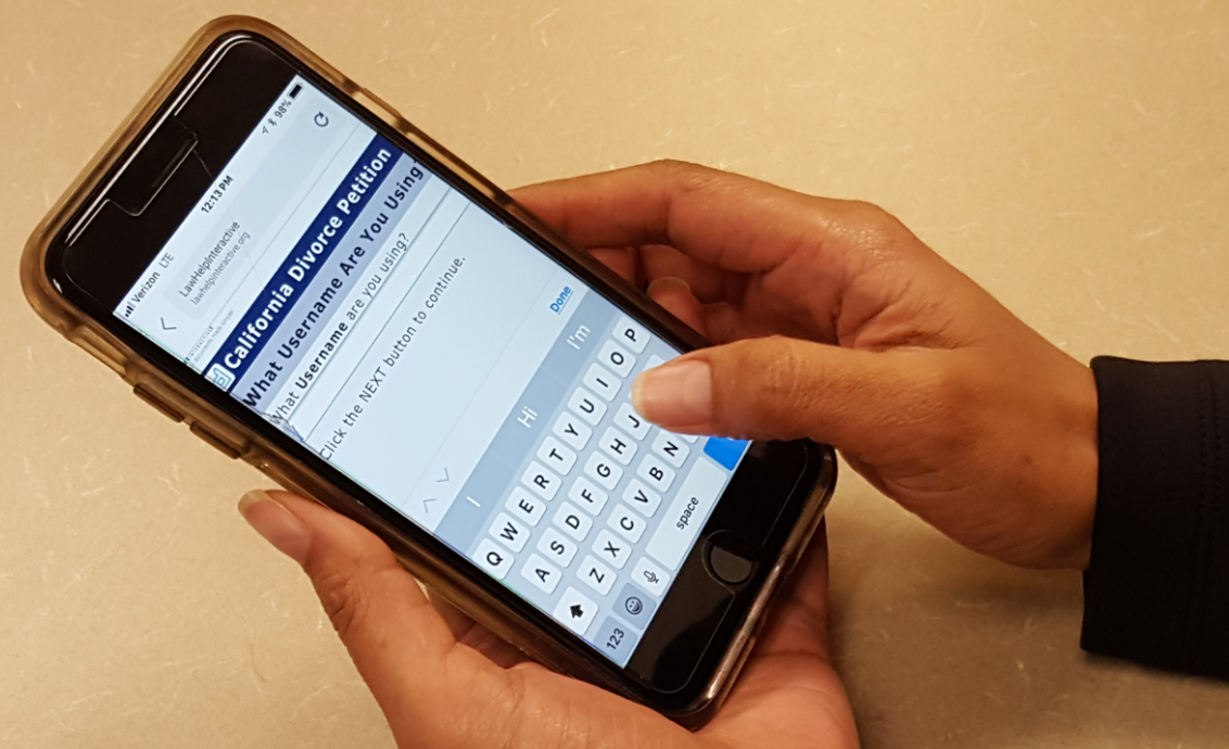 hands holding phone, browsing to Law Help Interactive site to create a Divorce Petition